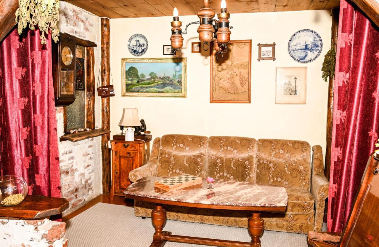 Idilliska Latgaliesu Lauku Maja Ar Melno Pirti Villa Aglona Exteriör bild
